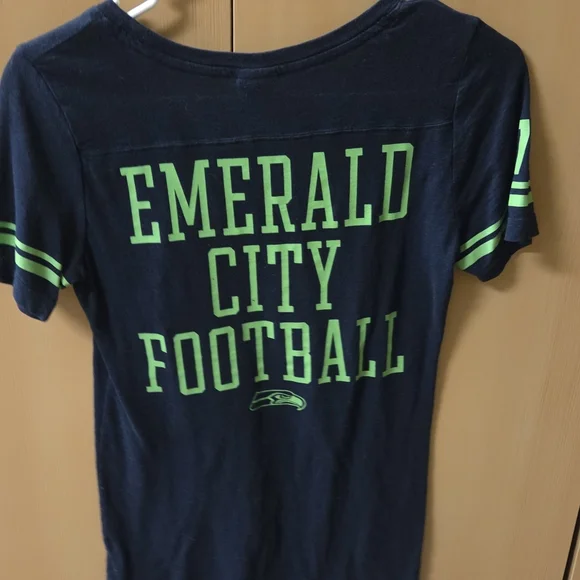 VS PINK Seahawks Top - Picture 1 of 3